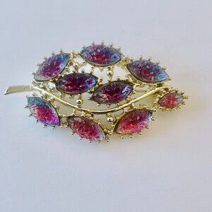 Vintage Gold-Tone Leaf Brooch Red / Purple
